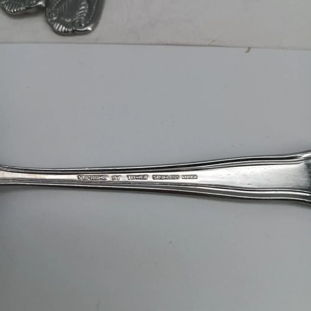 8X Tsp TOWLE Supreme STUART SHELL Stainless Teaspoons